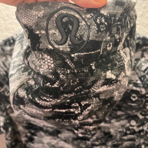 Rare Lululemon Scuba Hoodie Cotton Fleece
Masked Lace Starlight Black Size 2 - Picture 9 of 10